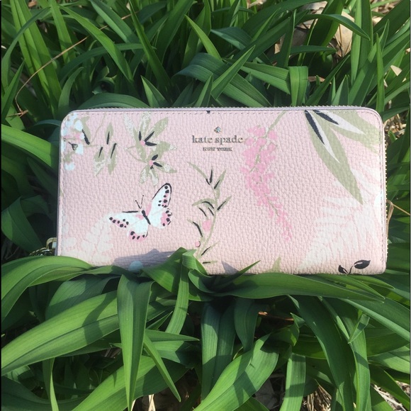 Kate Spade ♠️ beautiful zip around spring clutch🥰 - Picture 5 of 8